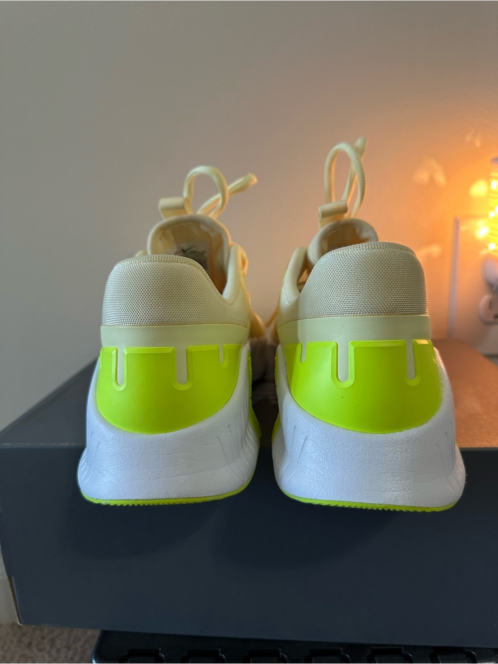 Nike Free Metcon 5 Women’s Training Sneakers in Pale Yellow & Neon Lime - Picture 8 of 11